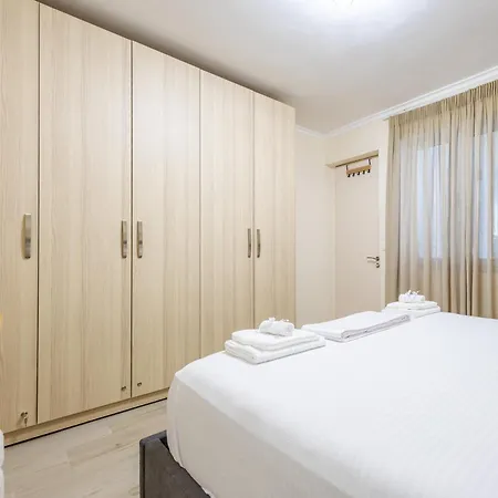 15 Min Form Center - Easy Access - Modern House Tirana